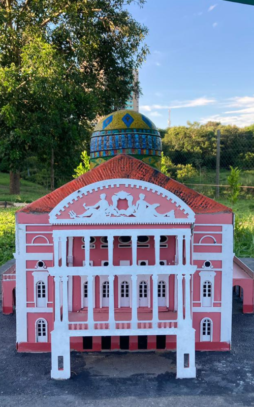 Réplica do Teatro Amazonas no Parque Espelho Brasil